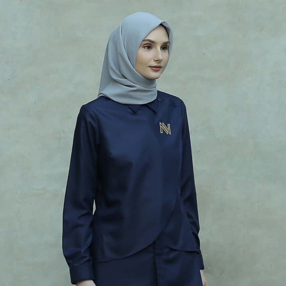 Hijab, Kemeja, Celana, dan Brooch Dijual Terpisah