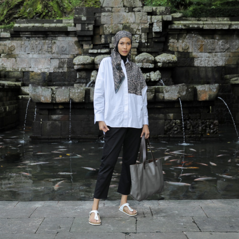 Hijab, Kemeja, dan Celana Dijual Terpisah