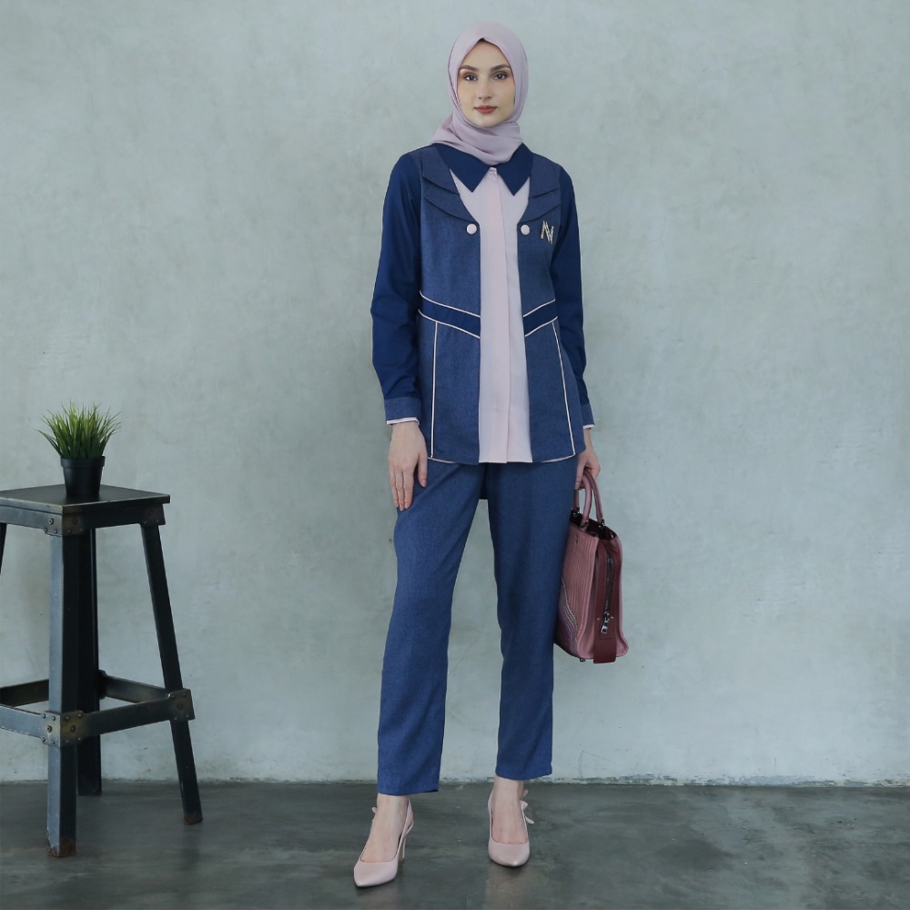 Hijab, Kemeja, Celana, dan Brooch Dijual Terpisah