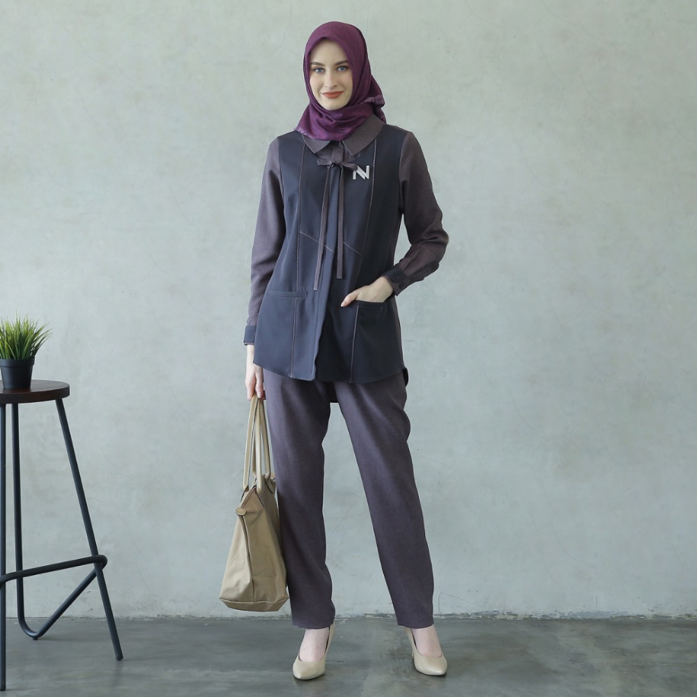 Hijab, Kemeja, Celana, dan Brooch Dijual Terpisah