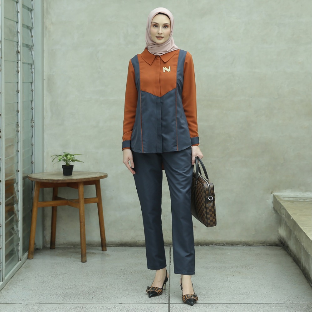 Hijab, Kemeja, Celana, dan Brooch Dijual Terpisah