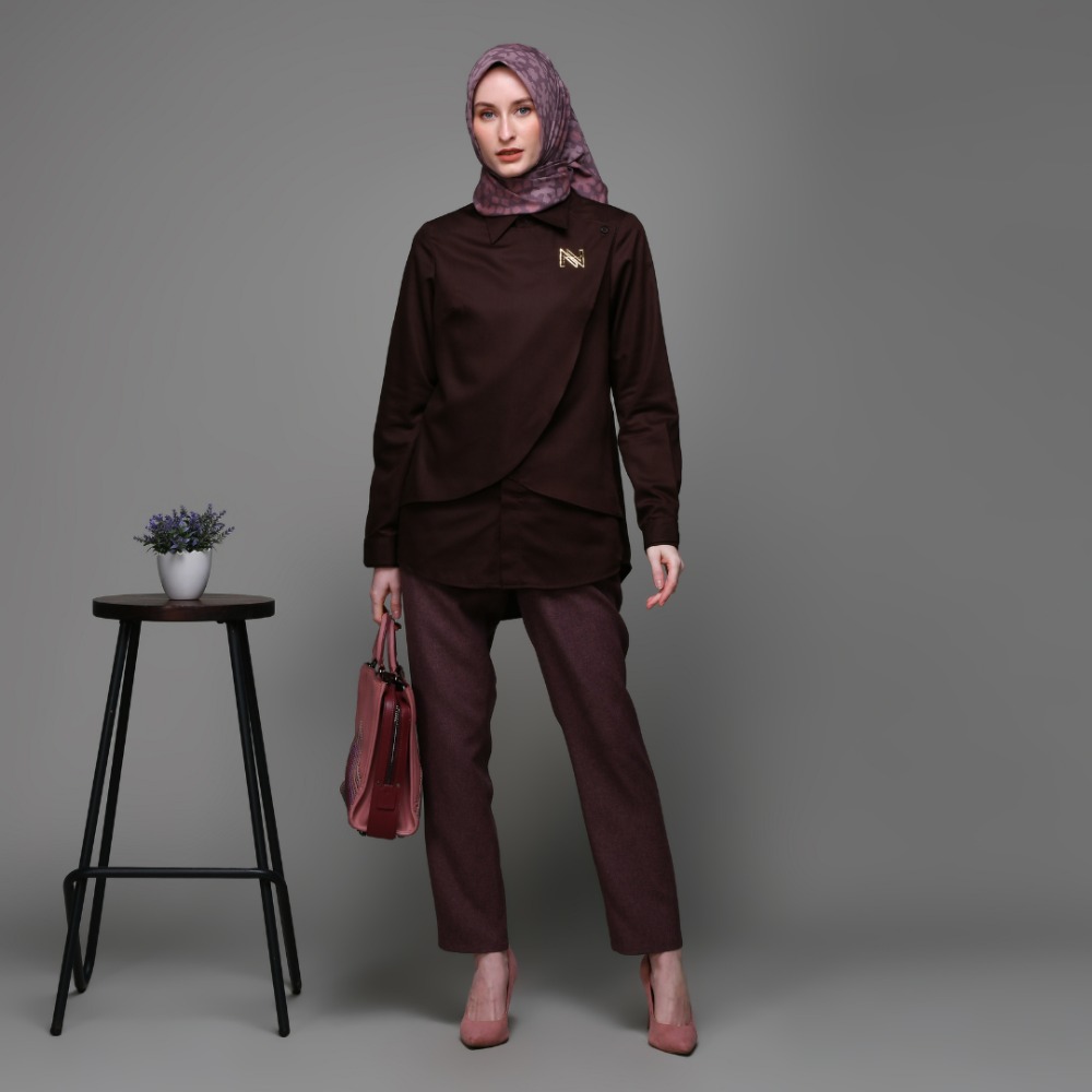 Hijab, Kemeja, Celana, dan Brooch Dijual Terpisah