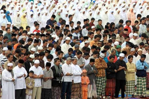Suasana Sholat Ied Fitri (Source Image : lh3.googleusercontent.com)