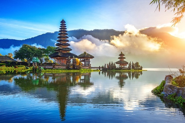 Pura Ulun Danu Beratan merupakan tempat menyembah Dewi Danu sang penguasa Danau dan juga Dewi Sri yaitu Dewi Padi. Pura ini berada di tengah Danau Beratan, Bedugul. 
Pura ini memiliki merupakan keindahan panorama tak terucapkan, yang berada pada ketinggian 850 M di atas permukaan laut