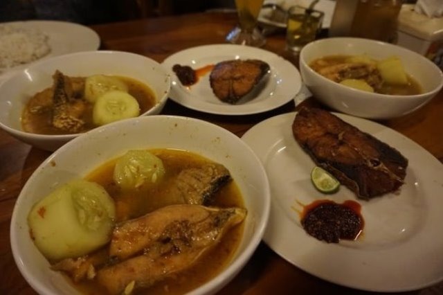 Set Menu Sup Ikan, Ikan Goreng, dan Nasi